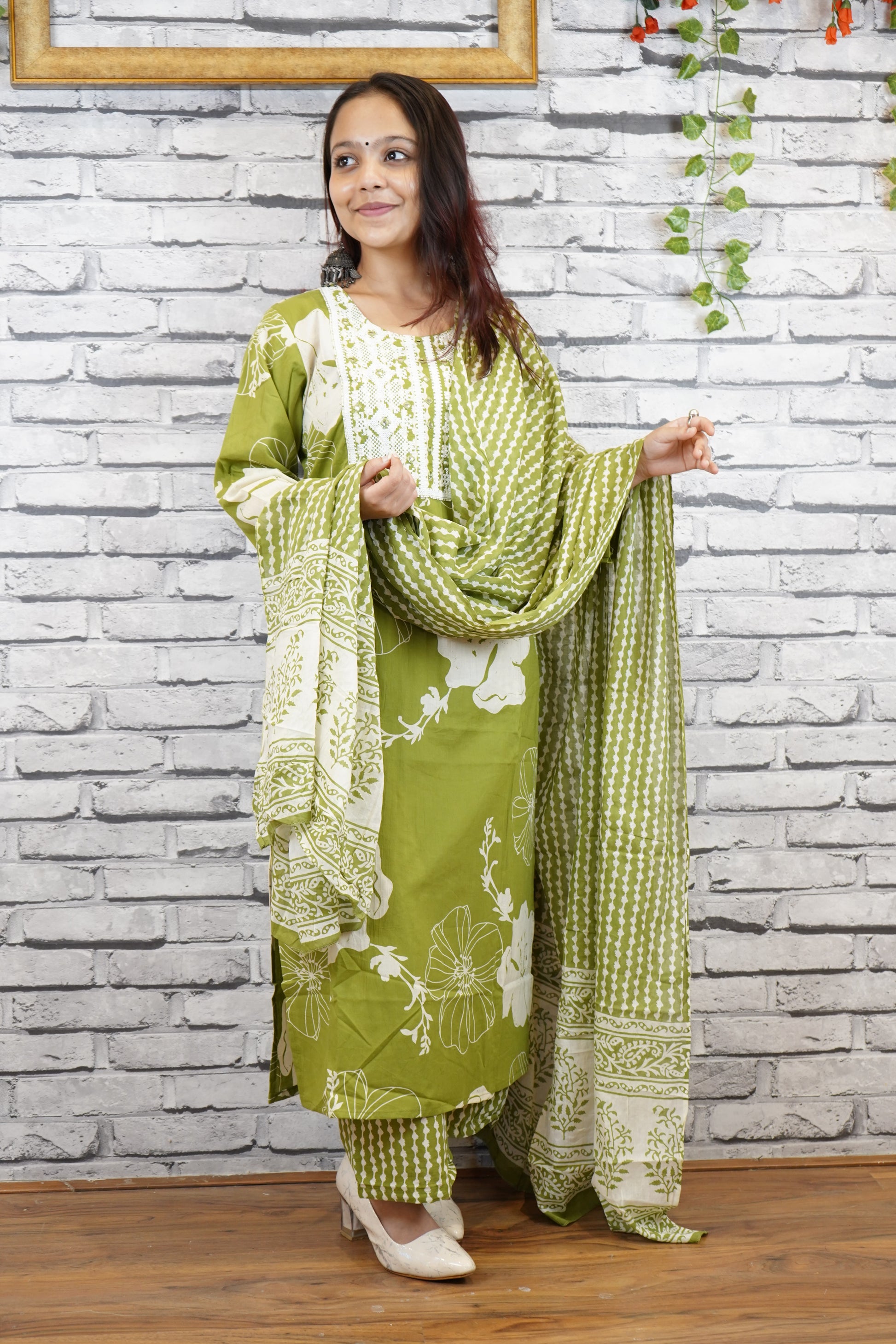 Green Pure Cotton 3 Pc. Embroidered Suit Set – Elegant Everyday Ethnic Wear