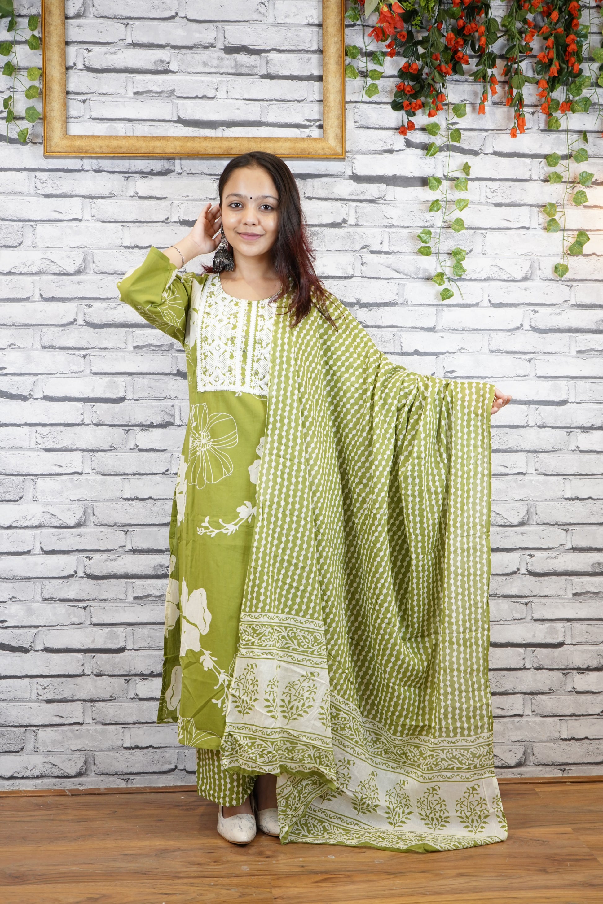 Green Pure Cotton 3 Pc. Embroidered Suit Set – Elegant Everyday Ethnic Wear
