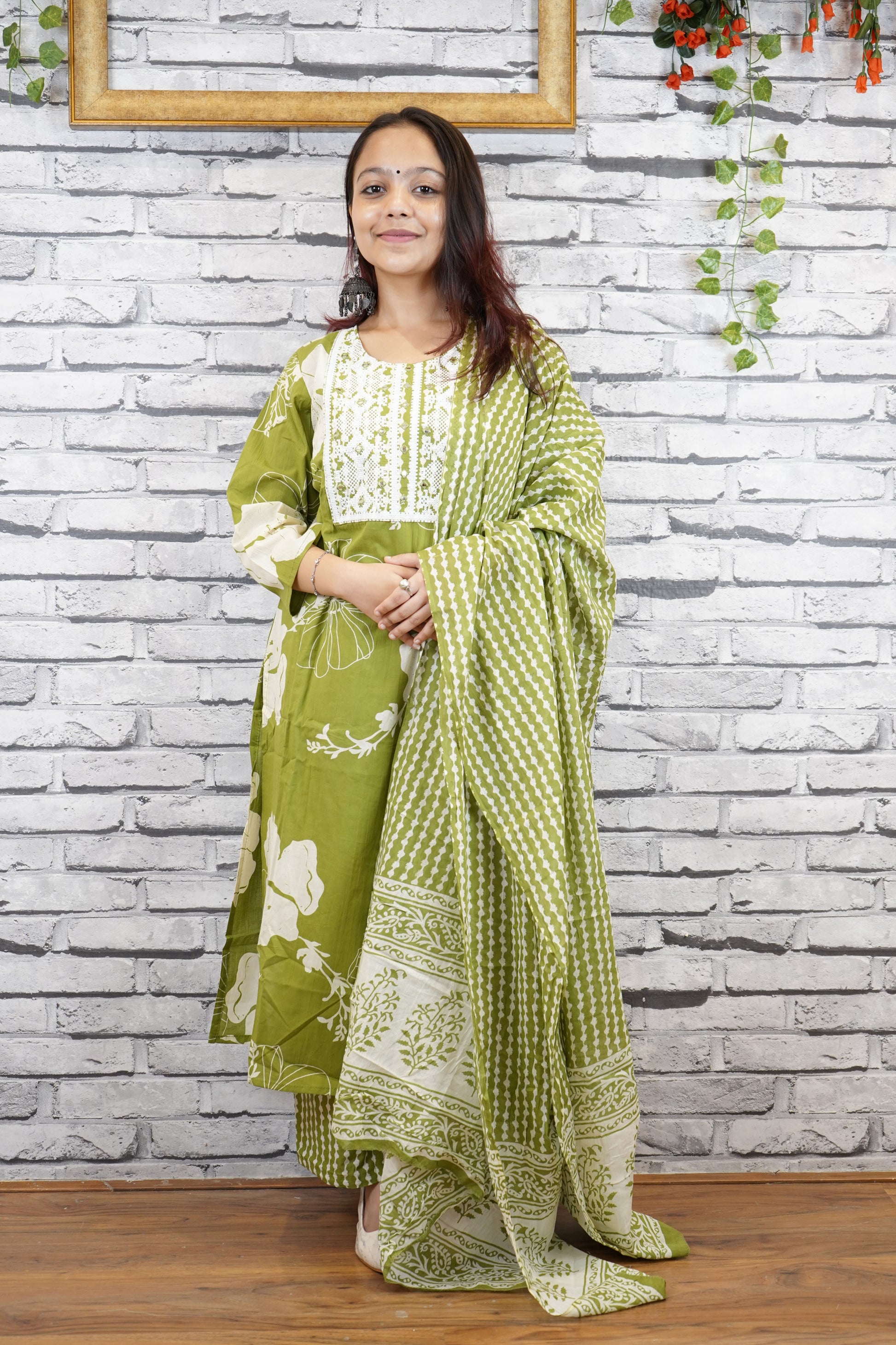 Green Pure Cotton 3 Pc. Embroidered Suit Set – Elegant Everyday Ethnic Wear